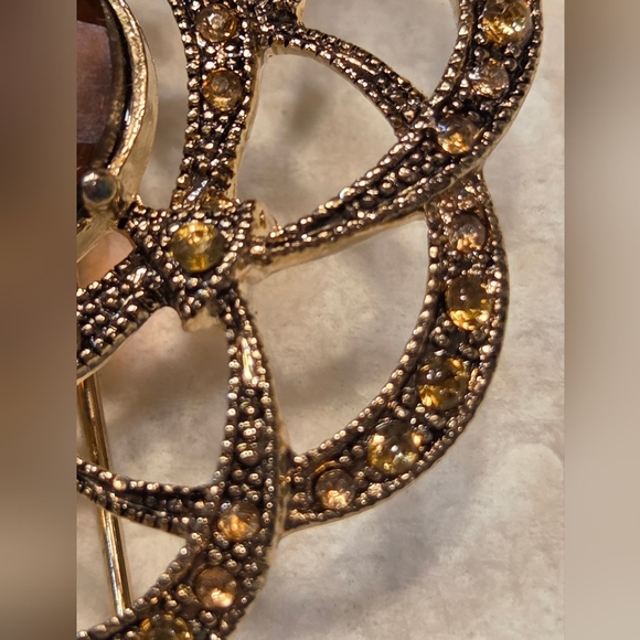 Monet Large Gold Brooch with Amber and Yellow Stones Vintage - Picture 5 of 8